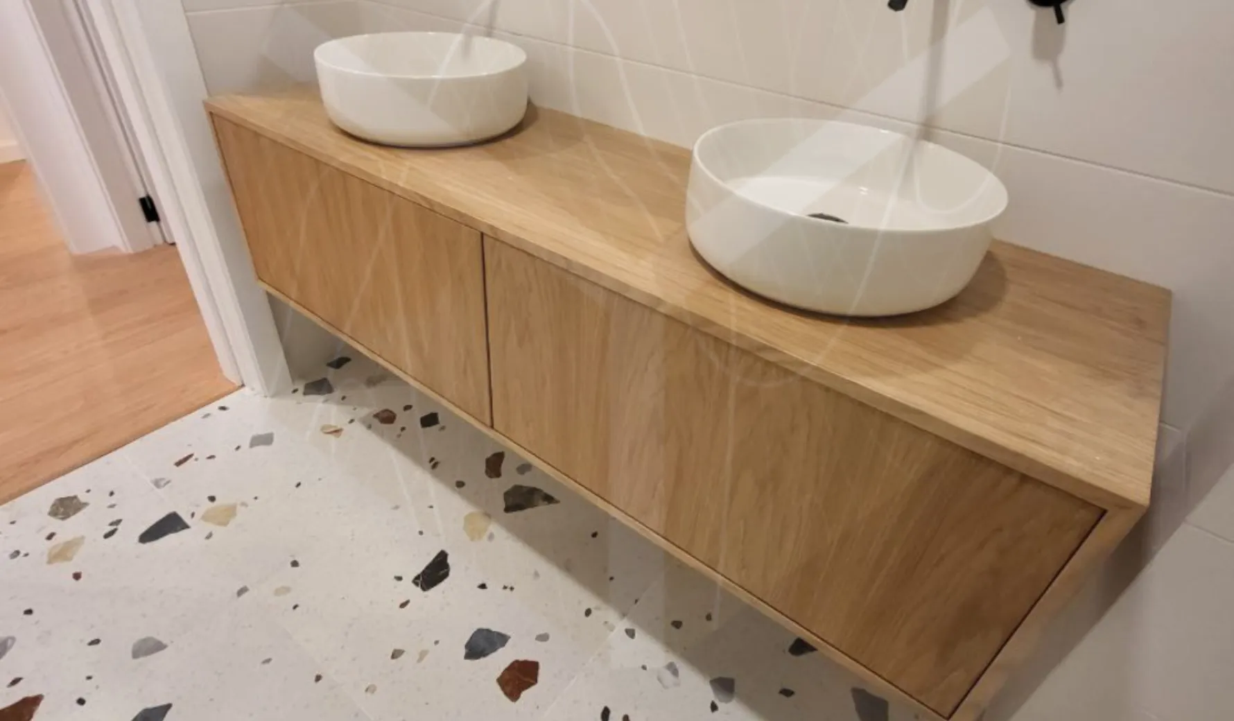 Cozinha, Roupeiros, Móveis WC e Carpintaria por Medida – DYM