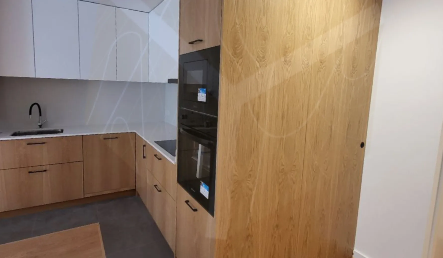 Cozinha, Roupeiros, Móveis WC e Carpintaria por Medida – DYM